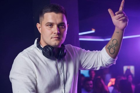 Jovem Cantanhedense (Portugal)  ambiciona e sonha pisar palcos e trabalhar com grandes artistas e editoras discográficas nível mundial.